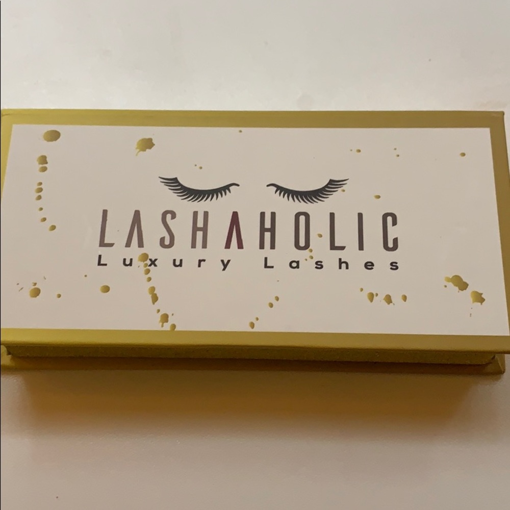 Lashaholic luxury lashes